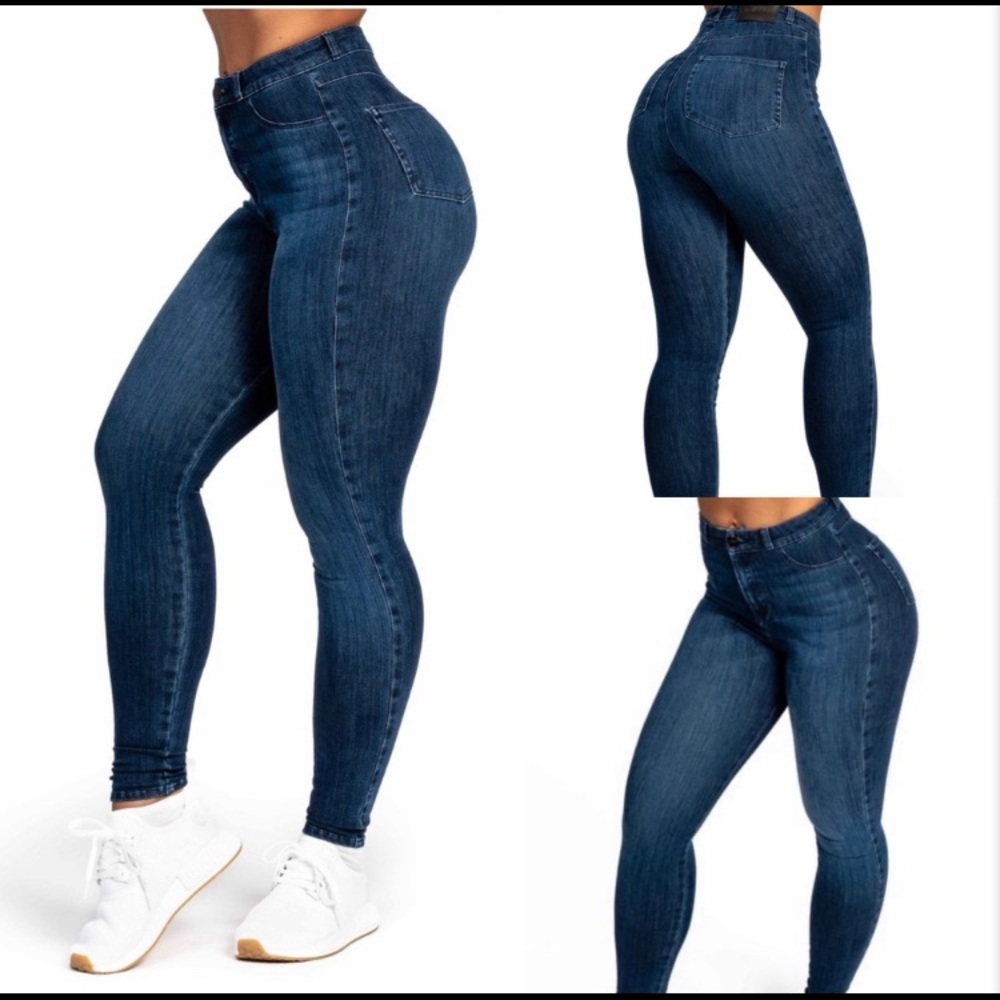 Authentic FIT jeans, midnight navy. Size large